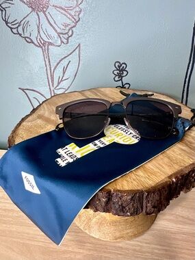 Fossil Men’s Black Lens Brown Frame Sunglasses